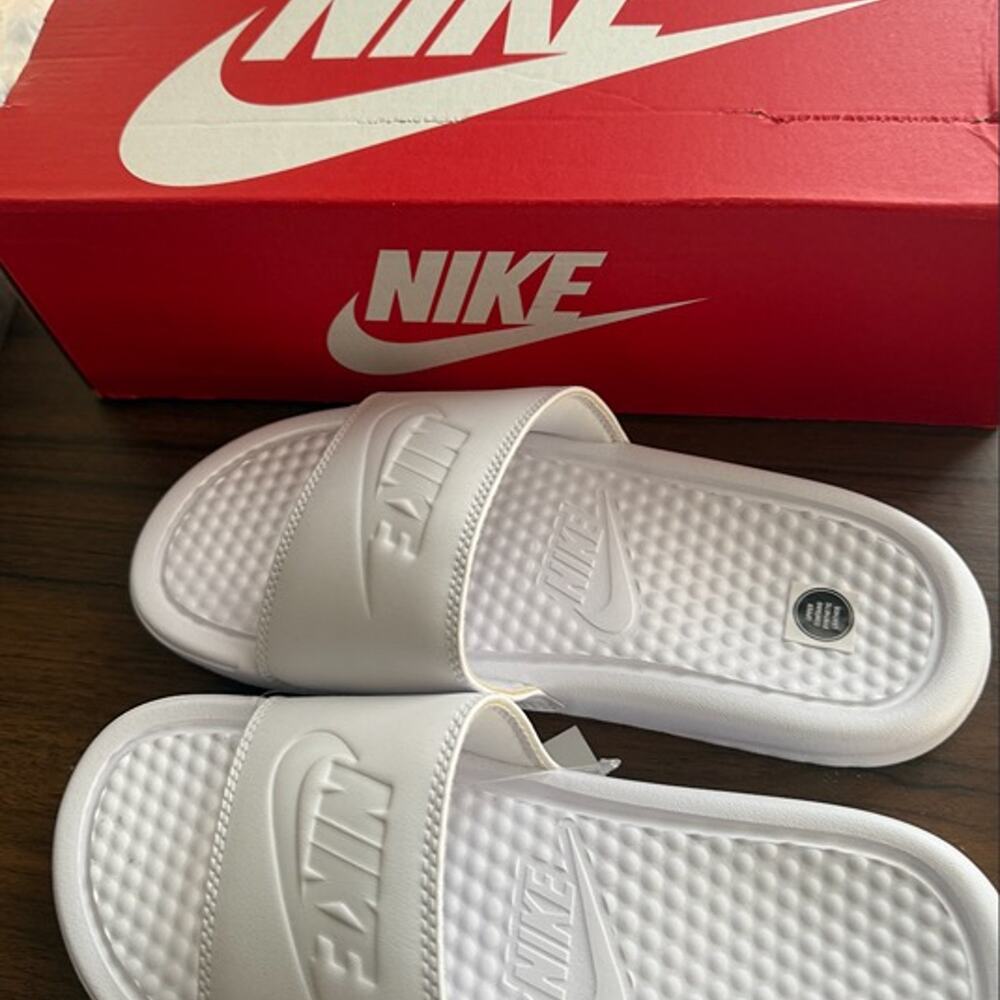Nike Swoosh Slide Sandals New In Box